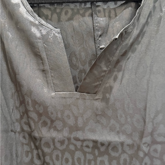 MAKE AN OFFER! Chic Black Leopard Print Blouse - Picture 3 of 4